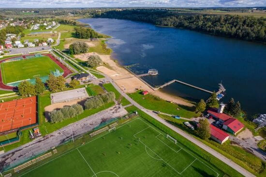 Droonifoto Viljandi vlossivaremete poolt spordikeskuse rajatistele ja järvele