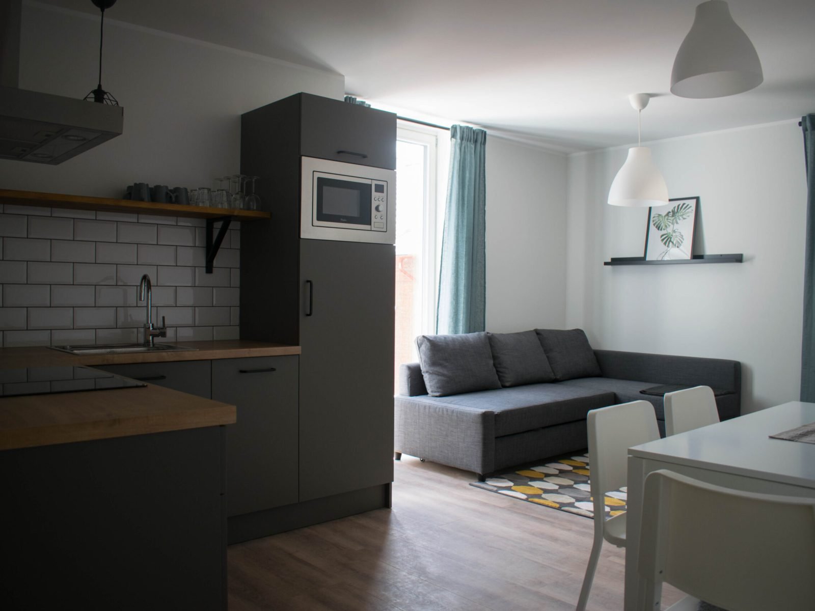 Köögimööbel ja elutoa diivan