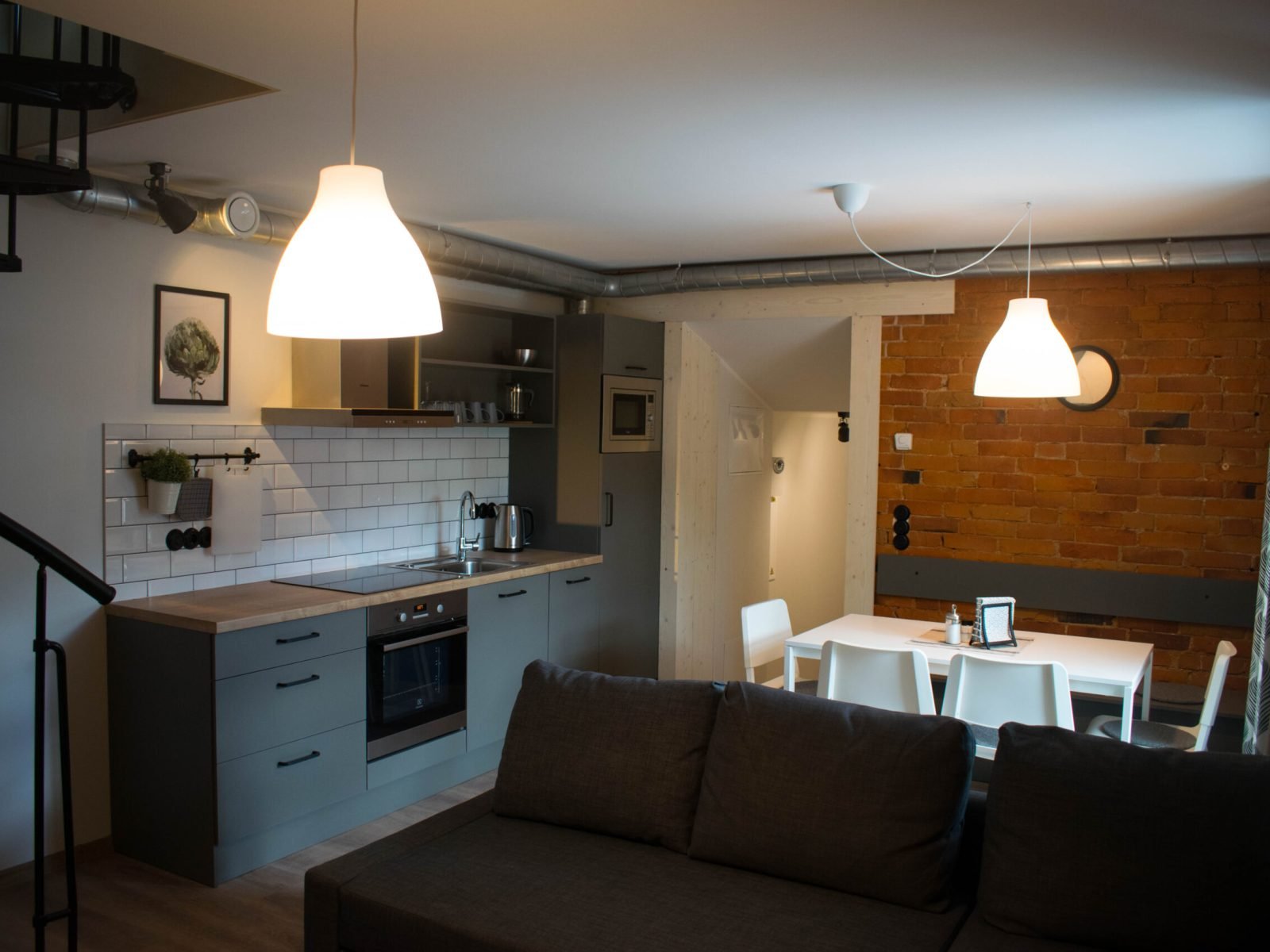 Pilt korteri elutoas olevast kööginurgast