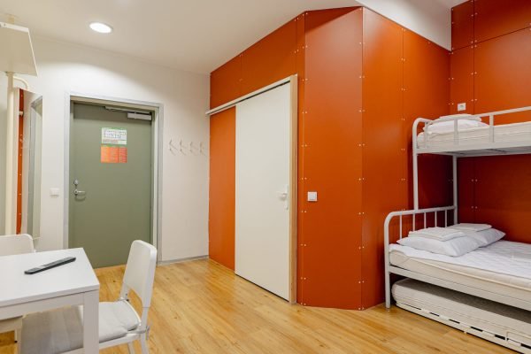 Vaade elutoast suunaga WC poole