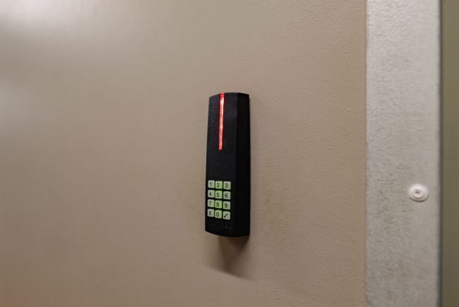 pilt ukskoodi seadeldisest, mille abil tuppa pääseda